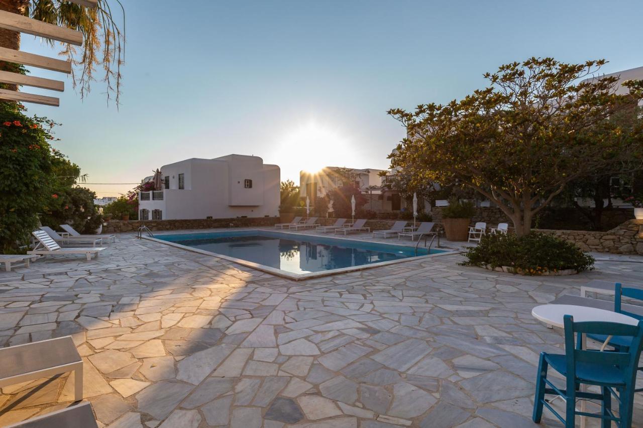 Callisti Mykonos Town With Pool View And Calypso Upper Floor With Sea View Exterior photo
