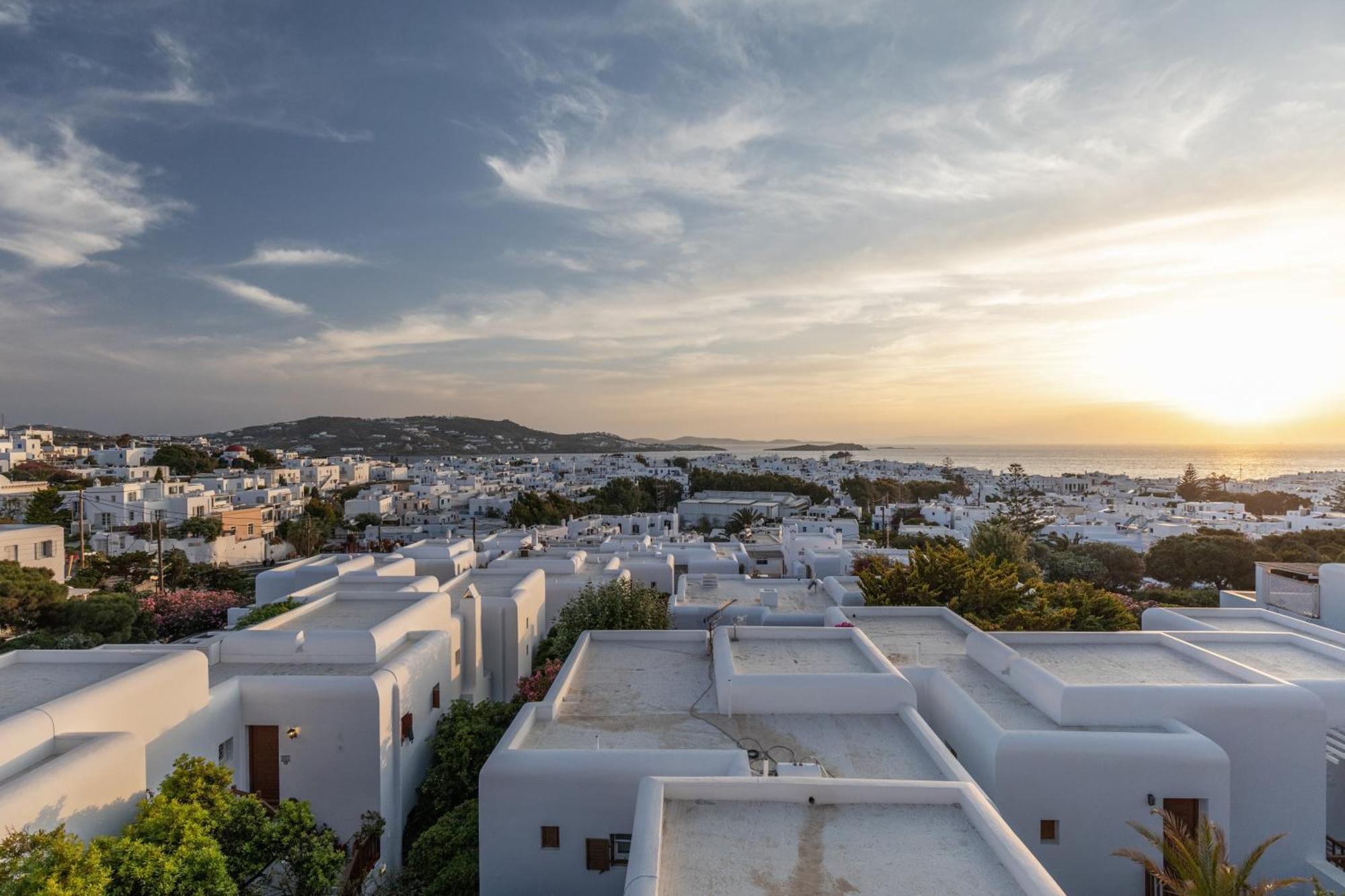 Callisti Mykonos Town With Pool View And Calypso Upper Floor With Sea View Exterior photo